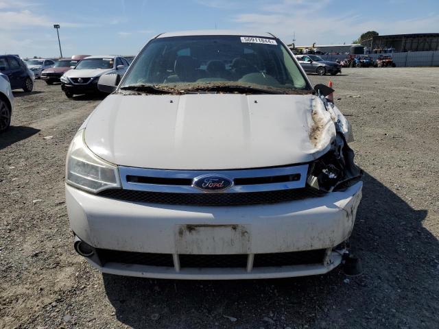 1FAHP3FN9AW213388 - 2010 FORD FOCUS SE WHITE photo 5