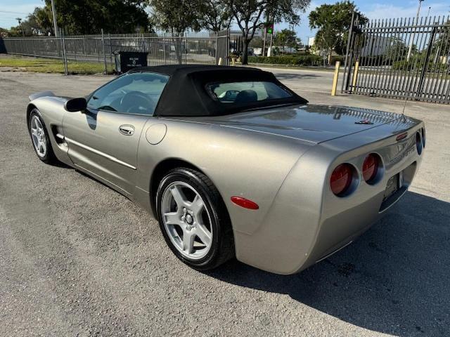 1G1YY32G0X5118000 - 1999 CHEVROLET CORVETTE SILVER photo 2