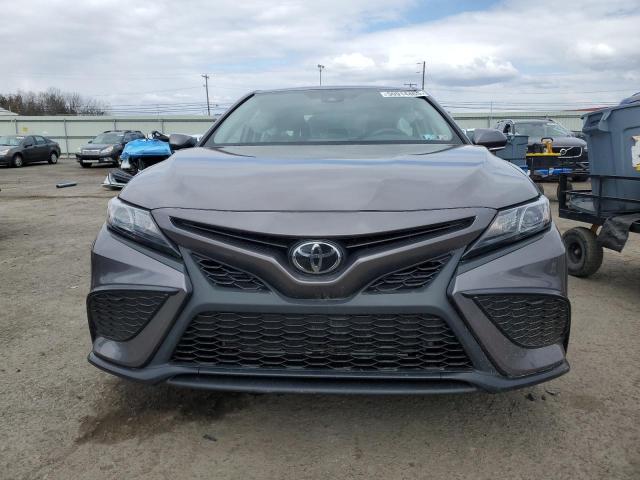 4T1G11AK3RU260878 - 2024 TOYOTA CAMRY SE NIGHT SHADE GRAY photo 5