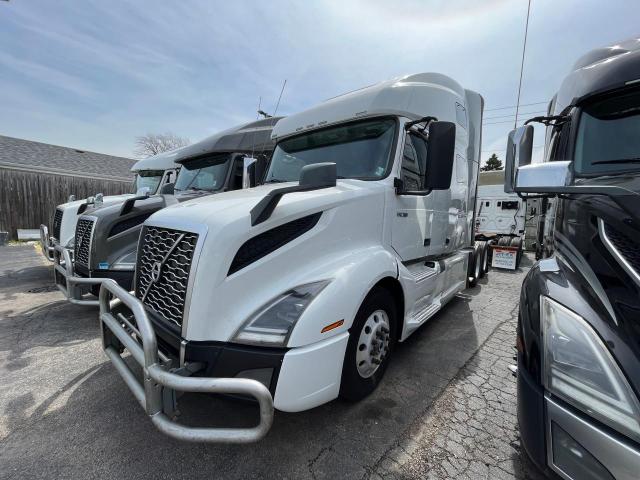 4V4NC9EH6KN897450 - 2019 VOLVO VN VNL WHITE photo 2