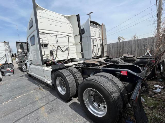 4V4NC9EH4LN236842 - 2020 VOLVO VN VNL WHITE photo 3