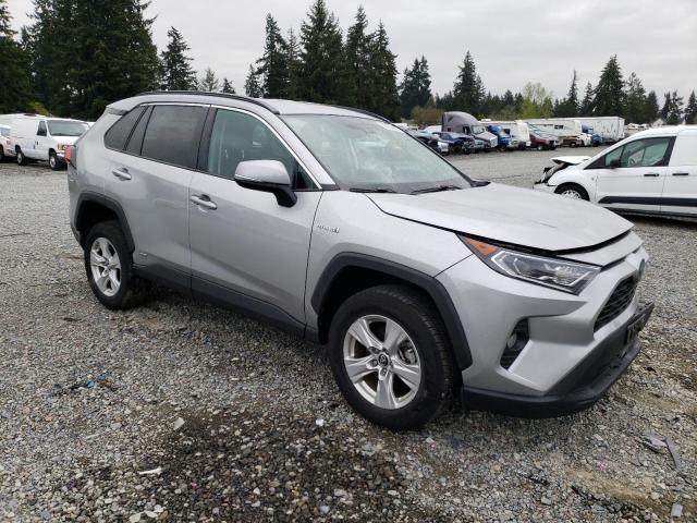 4T3R6RFV6LU005362 - 2020 TOYOTA RAV4 XLE SILVER photo 4