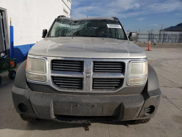 1D8GU28K28W185778 - 2008 DODGE NITRO SXT TAN photo 5