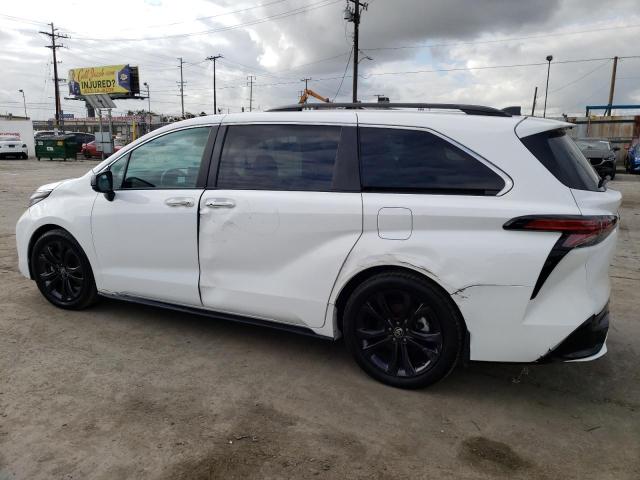 5TDDRKEC2MS014989 - 2021 TOYOTA SIENNA XSE WHITE photo 2