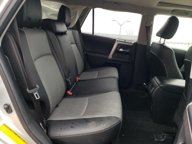 JTEBU5JR6J5607933 - 2018 TOYOTA 4RUNNER SR5/SR5 PREMIUM 银色 照片 11