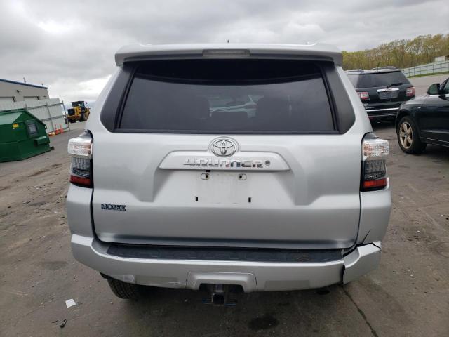 JTEBU5JR6J5607933 - 2018 TOYOTA 4RUNNER SR5/SR5 PREMIUM 银色 照片 6