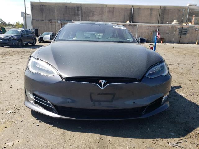 5YJSA1E40JF278486 - 2018 TESLA MODEL S ნაცრისფერი ფოტო 5