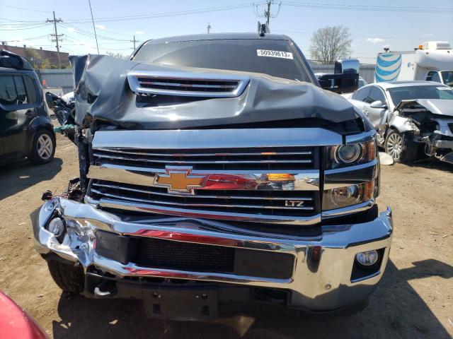 1GC1KWEY7JF166353 - 2018 CHEVROLET SILVERADO K2500 HEAVY DUTY LTZ GRAY photo 5