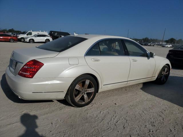 WDDNG7BBXAA311820 - 2010 MERCEDES-BENZ S 550 WHITE photo 3