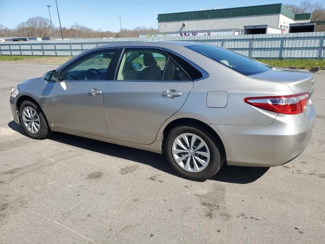 4T4BF1FK4GR528537 - 2016 TOYOTA CAMRY LE SILVER photo 2