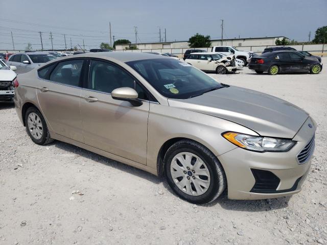 3FA6P0G70KR127364 - 2019 FORD FUSION S GOLD photo 4