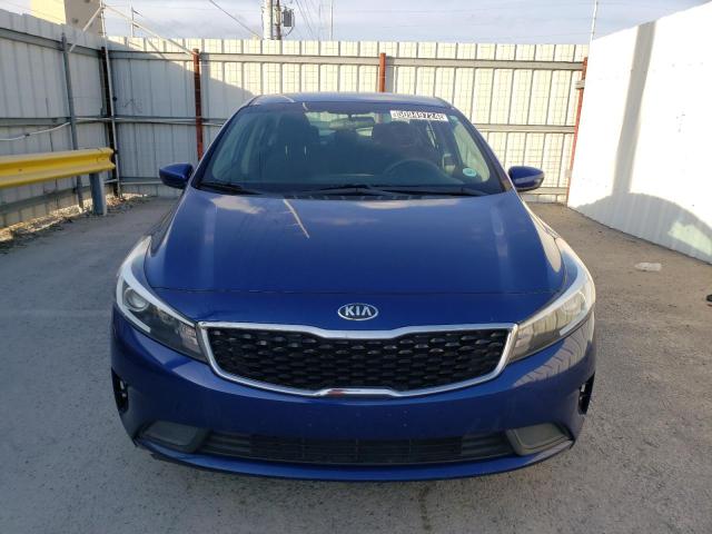 3KPFL4A77JE166643 - 2018 KIA FORTE LX BLUE photo 5