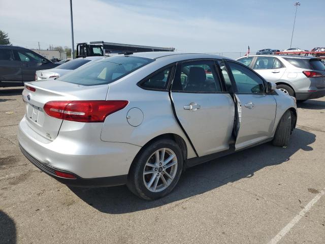 1FADP3FE8JL301008 - 2018 FORD FOCUS SE SILVER photo 3