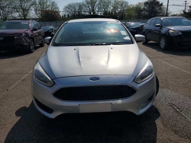 1FADP3FE8JL301008 - 2018 FORD FOCUS SE SILVER photo 5