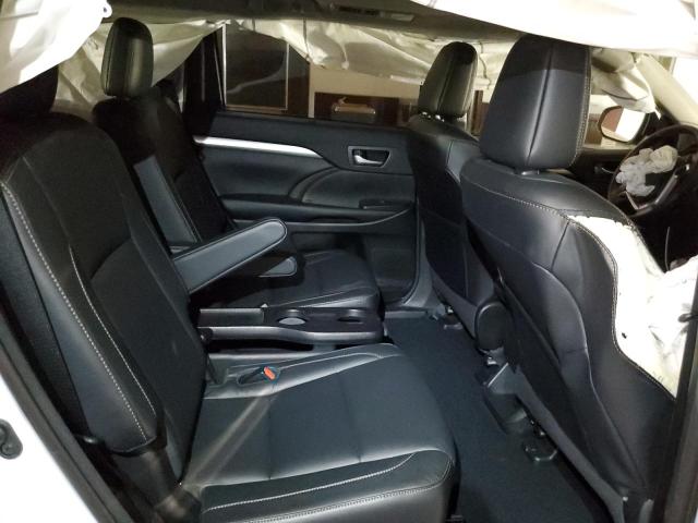 5TDJZRFH1JS554013 - 2018 TOYOTA HIGHLANDER SE WHITE photo 11
