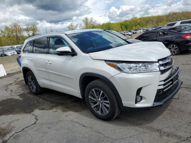 5TDJZRFH1JS554013 - 2018 TOYOTA HIGHLANDER SE WHITE photo 4