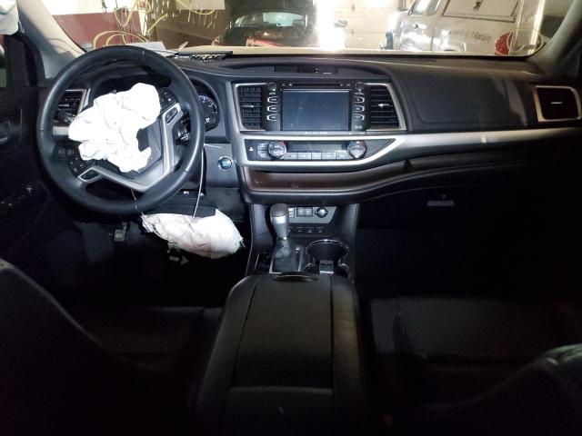 5TDJZRFH1JS554013 - 2018 TOYOTA HIGHLANDER SE WHITE photo 8