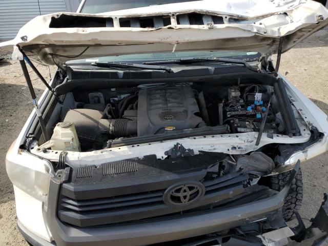 5TFRM5F15FX092568 - 2015 TOYOTA TUNDRA DOUBLE CAB SR/SR5 WHITE photo 11