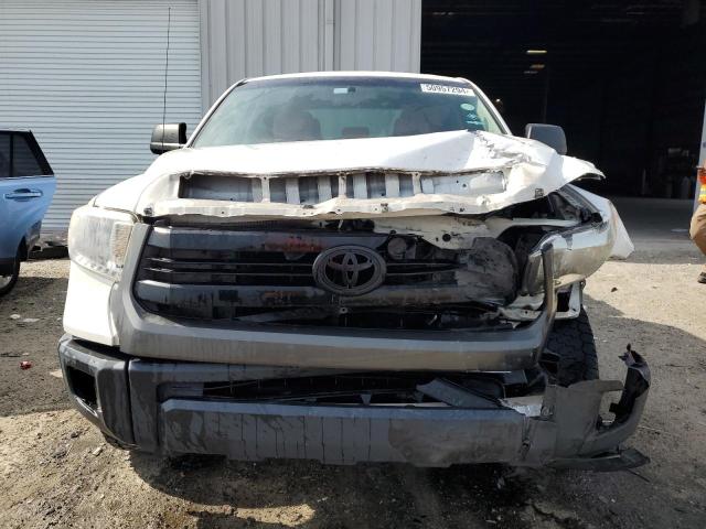 5TFRM5F15FX092568 - 2015 TOYOTA TUNDRA DOUBLE CAB SR/SR5 WHITE photo 5