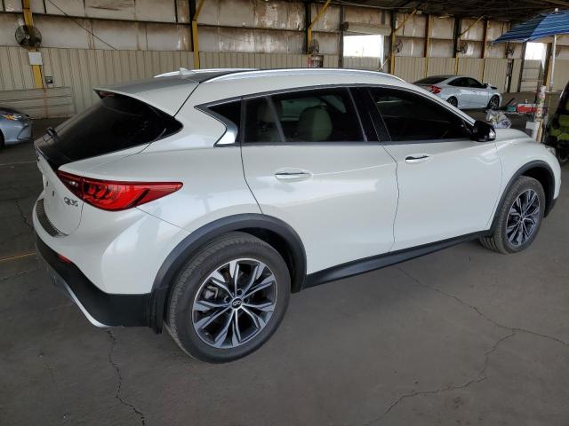 SJKCH5CR9KA007570 - 2019 INFINITI QX30 LUXE WHITE photo 3