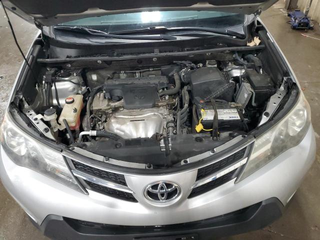 JTMBFREV2FJ034833 - 2015 TOYOTA RAV4 LE 银色 照片 12