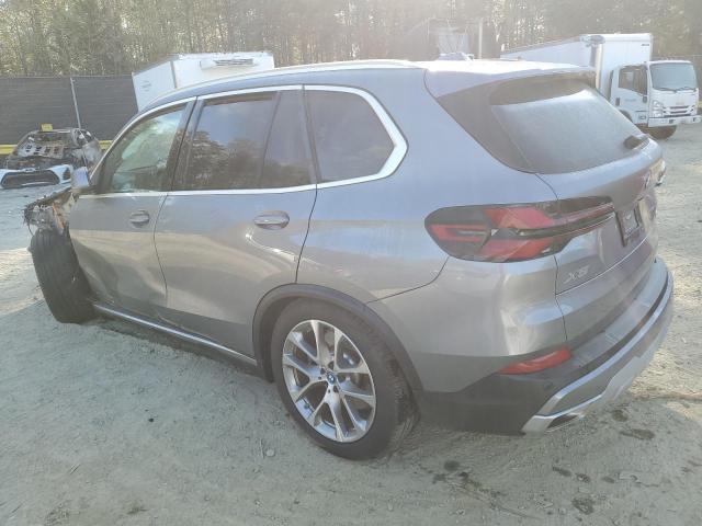 5UX43EU06R9T31320 - 2024 BMW X5 XDRIVE50E GRAY photo 2