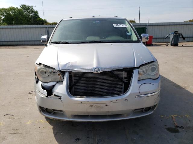 2A8HR64X28R829116 - 2008 CHRYSLER TOWN & COU LIMITED GRAY photo 5