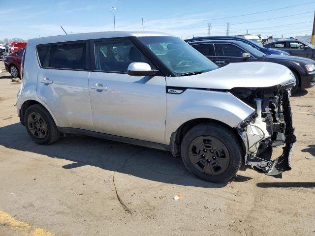 KNDJN2A25J7561577 - 2018 KIA SOUL SILVER photo 4