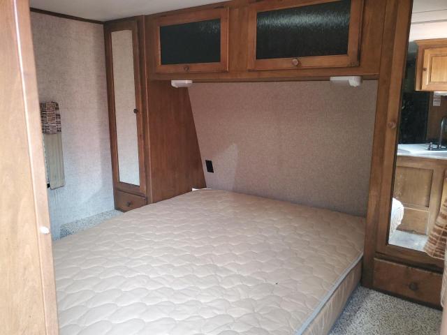 4YDT28B29F1532593 - 2015 KEYSTONE SPRINTER TWO TONE photo 5