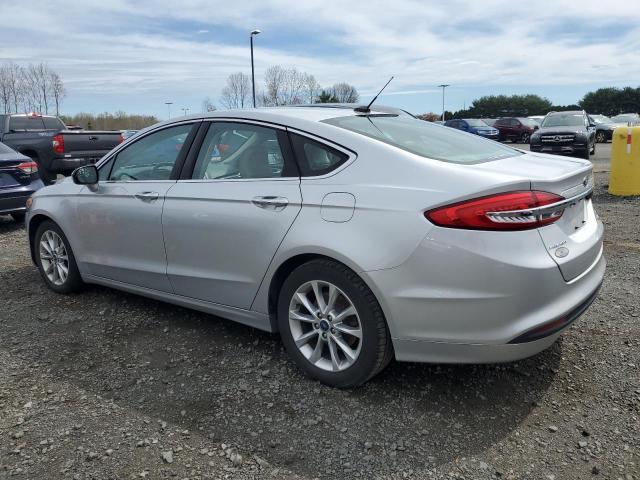 3FA6P0HD1HR102017 - 2017 FORD FUSION SE SILVER photo 2