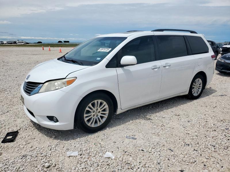 2013 TOYOTA SIENNA XLE, null