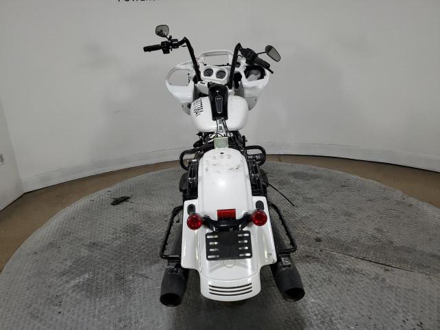 1HD1KTP11KB616181 - 2019 HARLEY-DAVIDSON FLTRXS WHITE photo 4