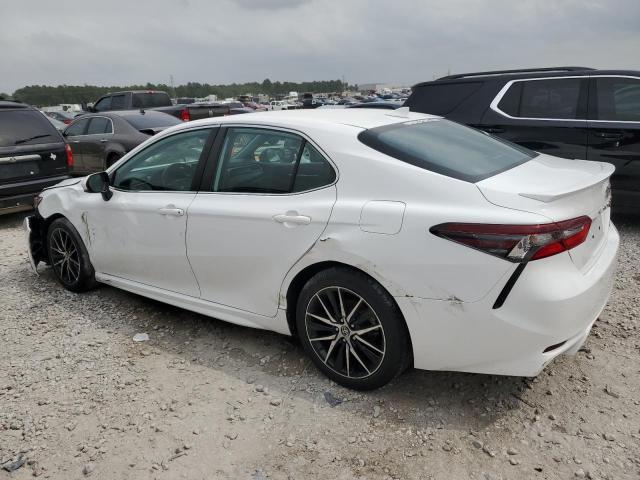 4T1G11AK8MU538411 - 2021 TOYOTA CAMRY SE WHITE photo 2