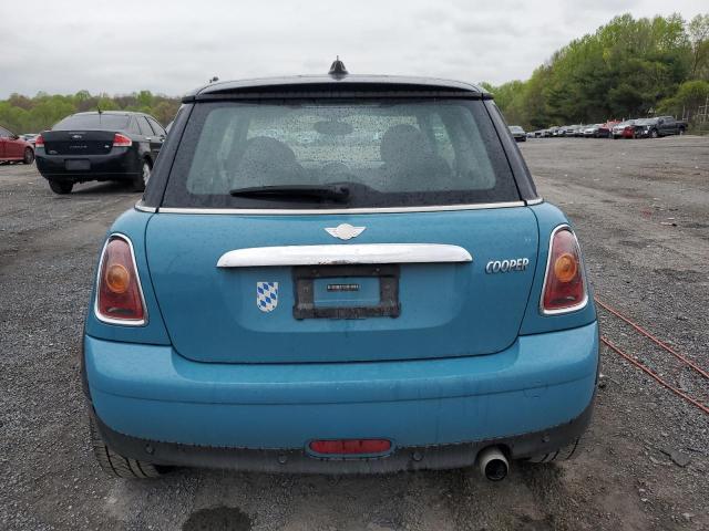 WMWMF3C59ATZ62643 - 2010 MINI COOPER BLUE photo 6