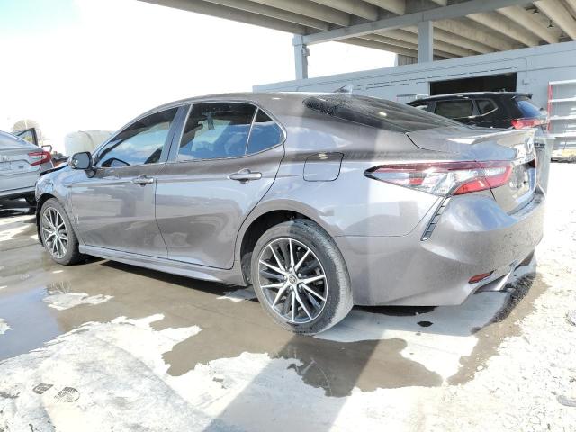 4T1G11AK7NU036345 - 2022 TOYOTA CAMRY SE GRAY photo 2