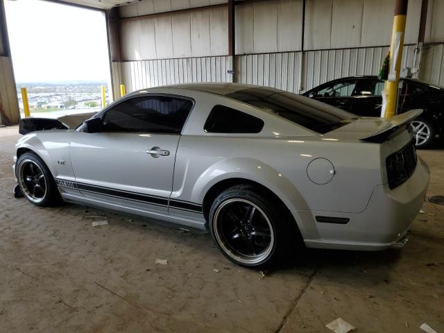 1ZVFT82H075232983 - 2007 FORD MUSTANG GT SILVER photo 2