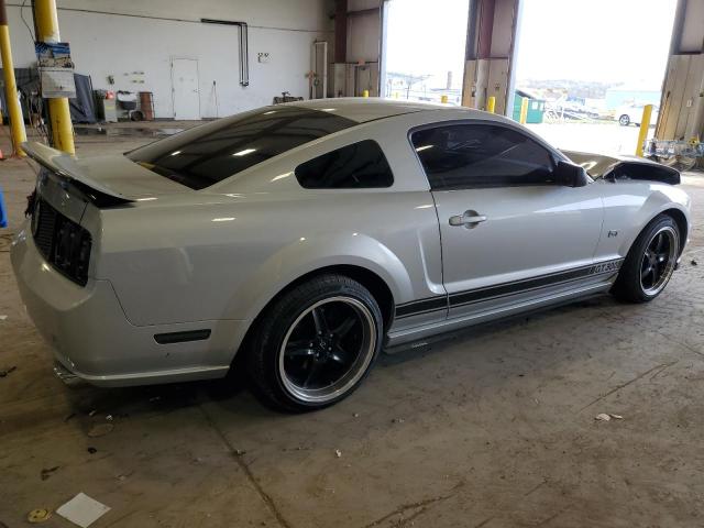 1ZVFT82H075232983 - 2007 FORD MUSTANG GT SILVER photo 3