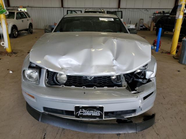 1ZVFT82H075232983 - 2007 FORD MUSTANG GT SILVER photo 5