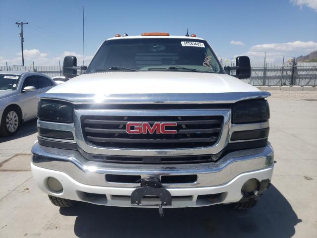 1GTJK331X4F125899 - 2004 GMC NEW SIERRA K3500 WHITE photo 5