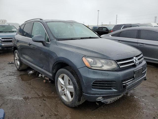 WVGFF9BP7BD002780 - 2011 VOLKSWAGEN TOUAREG V6 GRAY photo 4