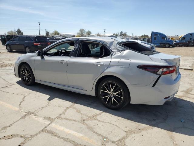 4T1T11BK8PU095940 - 2023 TOYOTA CAMRY SE NIGHT SHADE SILVER photo 2