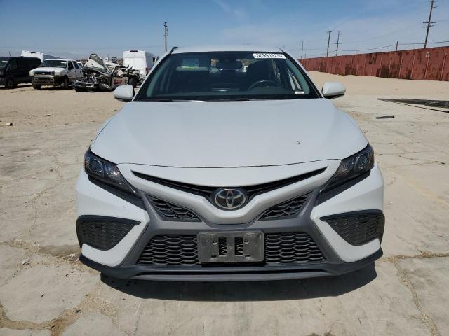 4T1T11BK8PU095940 - 2023 TOYOTA CAMRY SE NIGHT SHADE SILVER photo 5