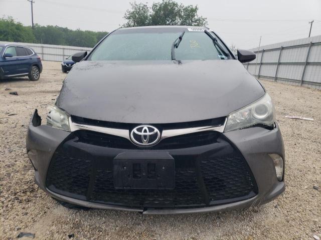 4T1BF1FKXGU530271 - 2016 TOYOTA CAMRY LE GRAY photo 5