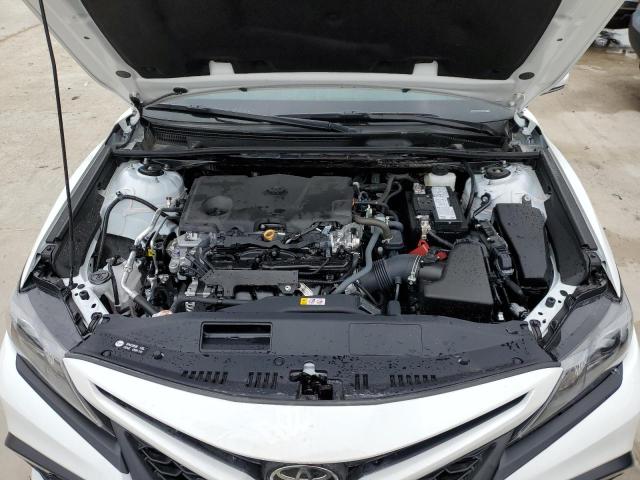 4T1G11AKXRU885827 - 2024 TOYOTA CAMRY SE NIGHT SHADE WHITE photo 11