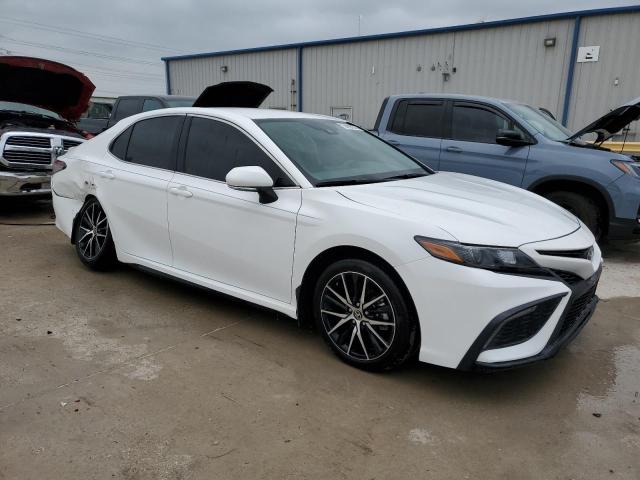 4T1G11AKXRU885827 - 2024 TOYOTA CAMRY SE NIGHT SHADE WHITE photo 4