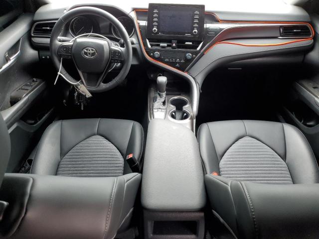 4T1G11AKXRU885827 - 2024 TOYOTA CAMRY SE NIGHT SHADE WHITE photo 8