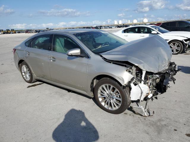 4T1BD1EB9JU064430 - 2018 TOYOTA AVALON HYBRID SILVER photo 4