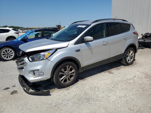 1FMCU0GD8JUD02670 - 2018 FORD ESCAPE SE SILVER photo 1