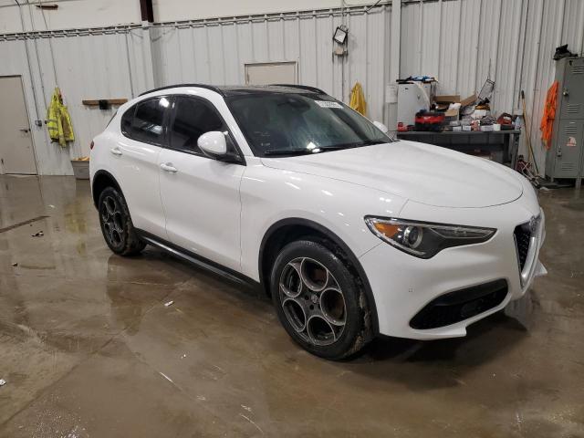 ZASFAKPN6J7B89242 - 2018 ALFA ROMEO STELVIO SPORT თეთრი ფოტო 4