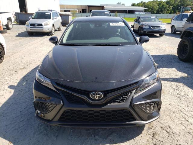 4T1G11AK7PU750902 - 2023 TOYOTA CAMRY SE NIGHT SHADE BLACK photo 5